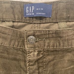 GAP Straight leg corduroy mens’ pants. 40x32. Like new.